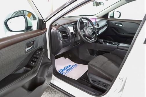 Pearl White Tricoat 2021 Nissan Rogue SV
