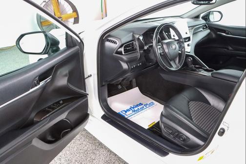 Ice Cap 2023 Toyota Camry SE