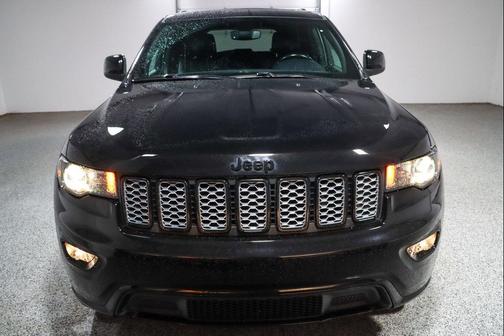 Diamond Black Crystal Pearlcoat 2020 Jeep Grand Cherokee Altitude