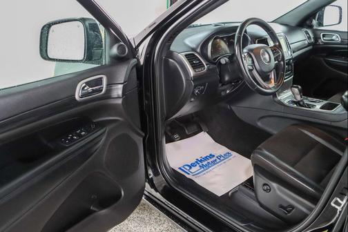 Diamond Black Crystal Pearlcoat 2020 Jeep Grand Cherokee Altitude