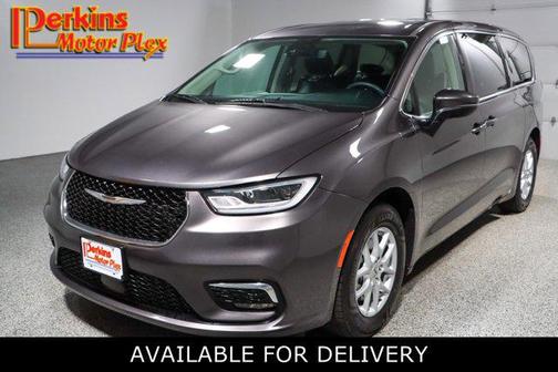 Granite Crystal Metallic Clearcoat 2023 Chrysler Pacifica Touring L