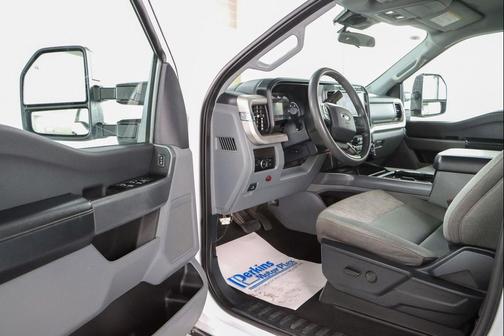 Oxford White 2024 Ford F-250 XLT