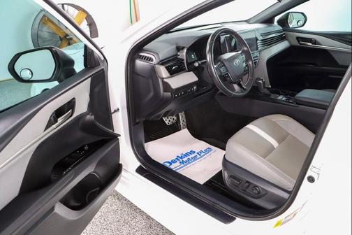 Ice Cap 2025 Toyota Camry SE