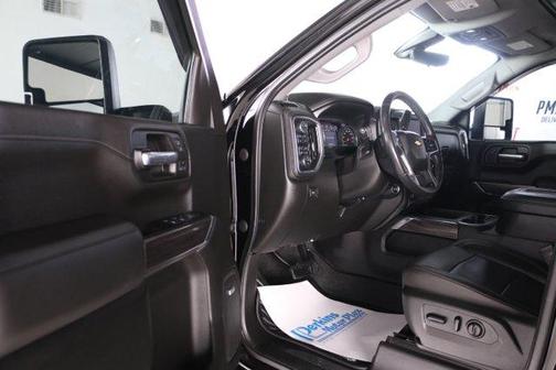 Photo 4 of 32 of 2020 Chevrolet Silverado 1500 LTZ