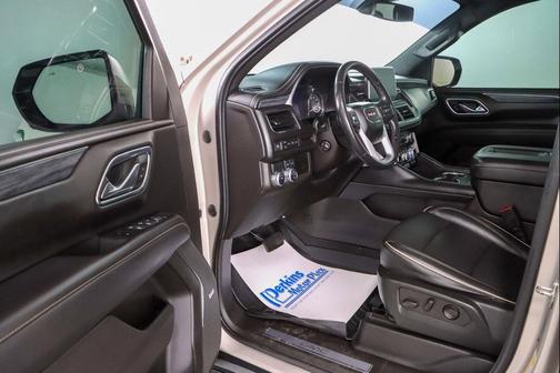 Pearl Beige Metallic 2021 GMC Yukon SLT