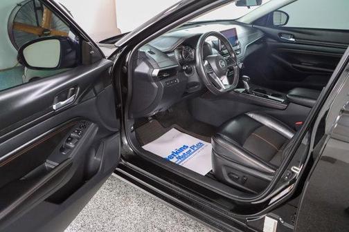 Super Black 2022 Nissan Altima SR FWD