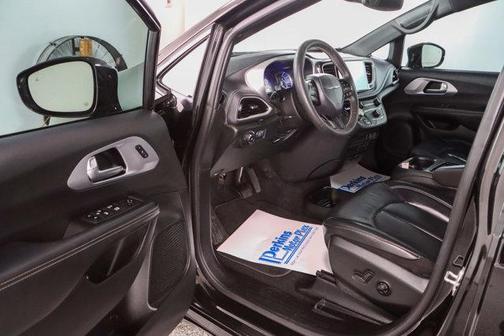 2022 Chrysler Pacifica Hybrid Touring L