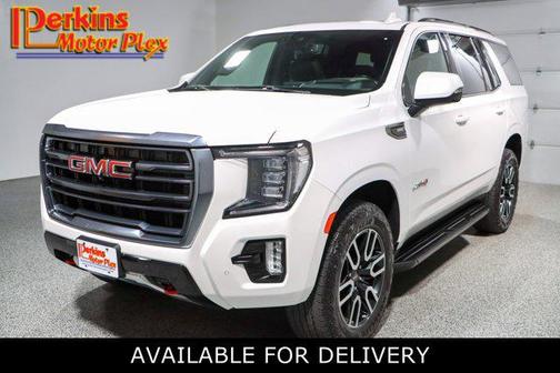 White 2024 GMC Yukon AT4