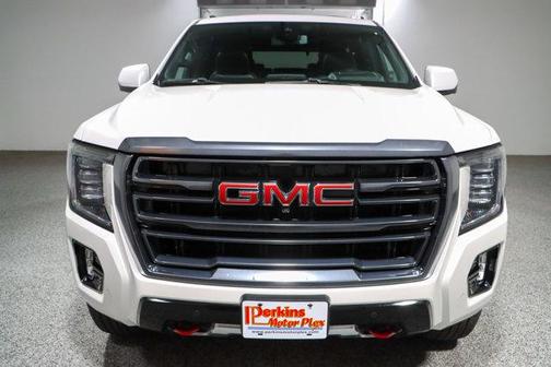 White 2024 GMC Yukon AT4