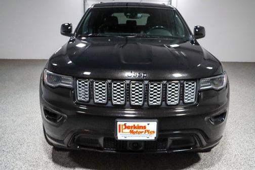 Diamond Black Crystal Pearlcoat 2022 Jeep Grand Cherokee Laredo