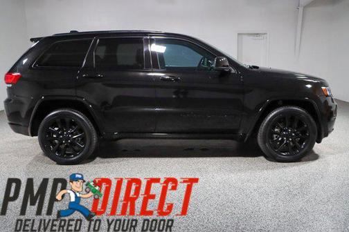 Diamond Black Crystal Pearlcoat 2022 Jeep Grand Cherokee Laredo