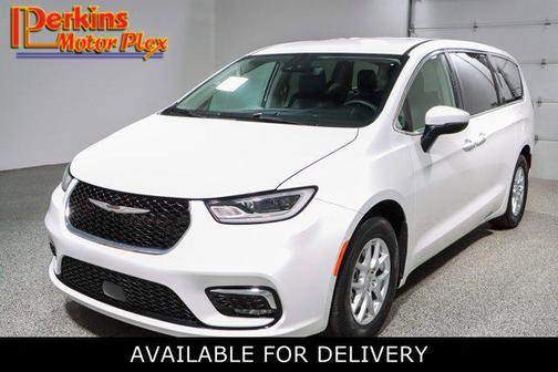 Bright White Clearcoat 2023 Chrysler Pacifica Touring L