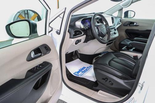 Bright White Clearcoat 2023 Chrysler Pacifica Touring L