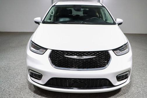 Bright White Clearcoat 2023 Chrysler Pacifica Touring L