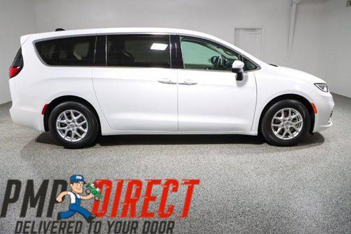 Bright White Clearcoat 2023 Chrysler Pacifica Touring L