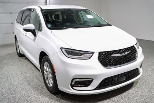 Bright White Clearcoat 2023 Chrysler Pacifica Touring L