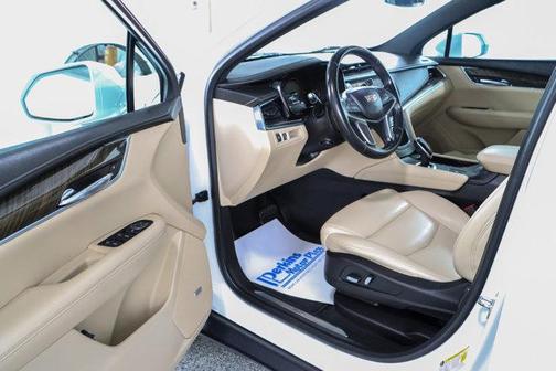 Crystal White Tricoat 2018 Cadillac XT5 Base