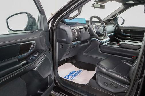 Agate Black Metallic 2025 Ford Expedition Platinum