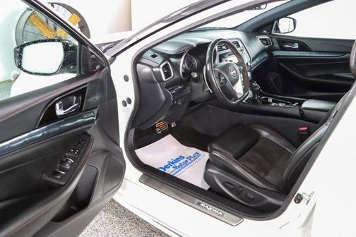 Pearl White Tricoat 2023 Nissan Maxima SR Xtronic CVT