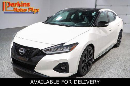 Pearl White Tricoat 2023 Nissan Maxima SR Xtronic CVT