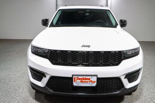 Bright White Clearcoat 2023 Jeep Grand Cherokee Limited