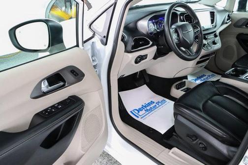 Bright White Clearcoat 2023 Chrysler Pacifica Touring L