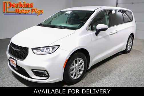 Bright White Clearcoat 2023 Chrysler Pacifica Touring L