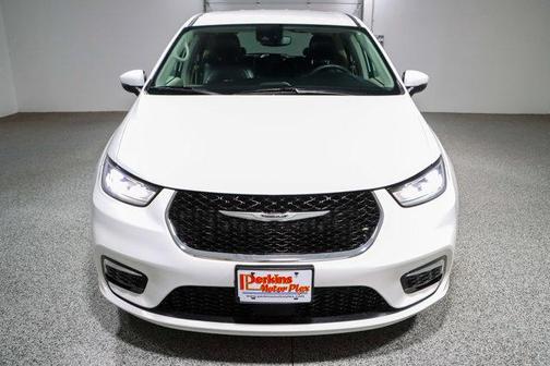 Bright White Clearcoat 2023 Chrysler Pacifica Touring L