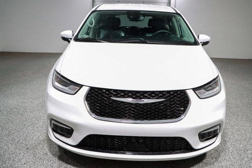 Bright White Clearcoat 2023 Chrysler Pacifica Touring L