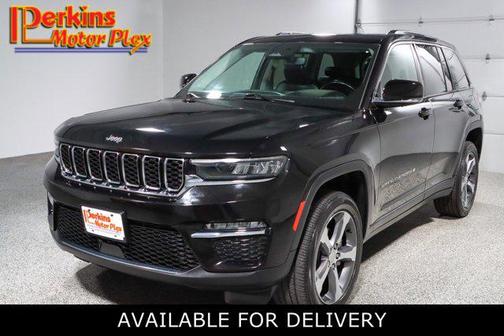 Diamond Black Crystal Pearlcoat 2023 Jeep Grand Cherokee Limited