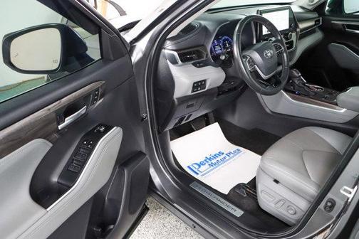 Magnetic Gray Metallic 2024 Toyota Highlander Limited