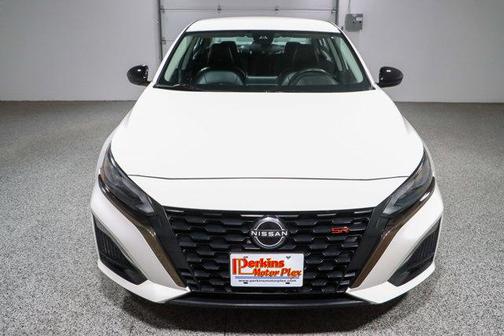 White 2024 Nissan Altima SR FWD