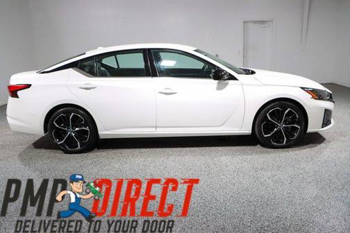 White 2024 Nissan Altima SR FWD