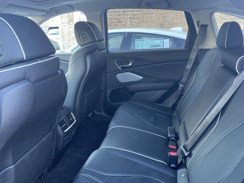 Photo 4 of 5 of 2022 Acura RDX Technology Package