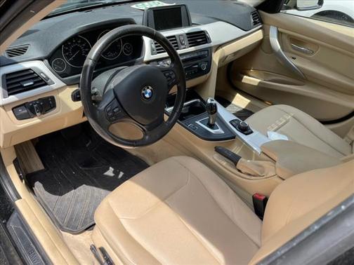 Photo 3 of 9 of 2013 BMW 320 i xDrive