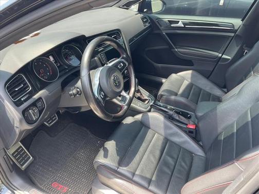 Photo 3 of 9 of 2017 Volkswagen Golf GTI Autobahn 4-Door