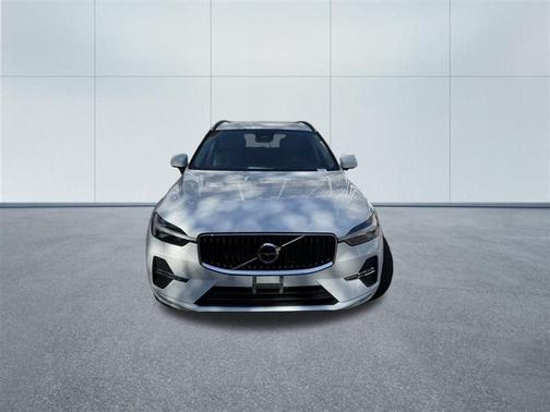 2022 Volvo XC60 B5 Momentum