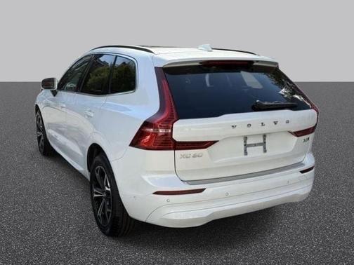 2022 Volvo XC60 B5 Momentum