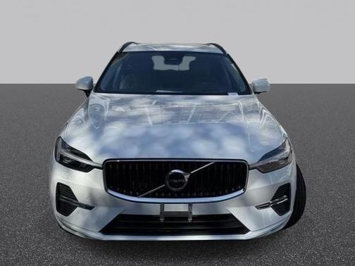 2022 Volvo XC60 B5 Momentum