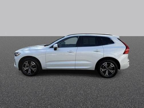 2022 Volvo XC60 B5 Momentum