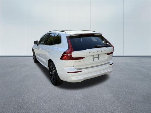 2022 Volvo XC60 B5 Momentum
