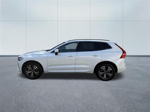 2022 Volvo XC60 B5 Momentum
