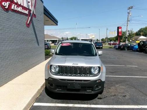 Glacier Metallic 2017 Jeep Renegade Latitude