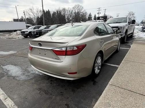 2013 Lexus ES 300h Base