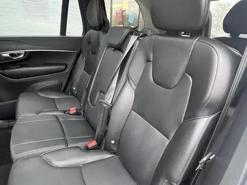 2020 Volvo XC90 T5 Momentum