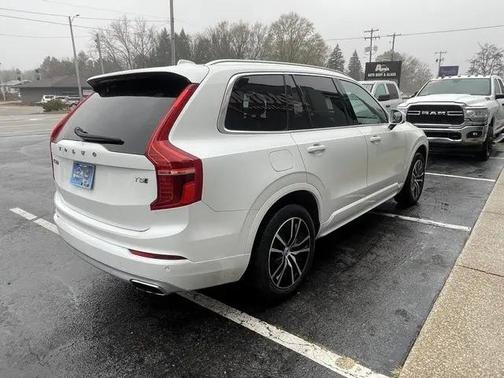 2020 Volvo XC90 T5 Momentum