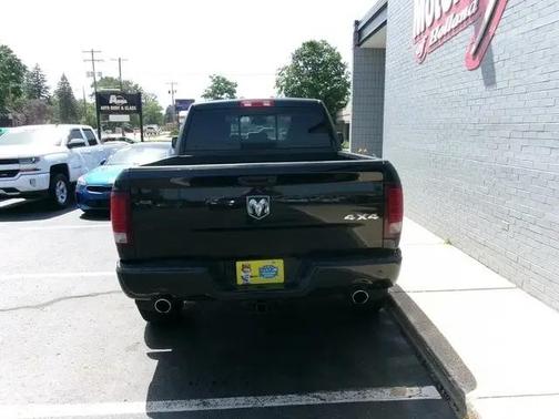 Brilliant Black Crystal Pearl 2016 RAM 1500 Sport