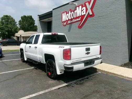 Summit White 2017 Chevrolet Silverado 1500 2LT
