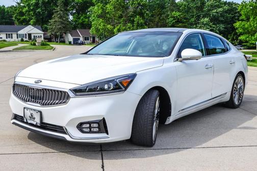 Snow White Pearl 2017 Kia Cadenza Limited