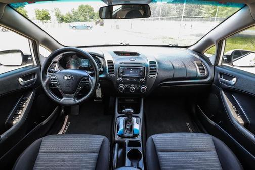 Snow White Pearl 2017 Kia Forte LX